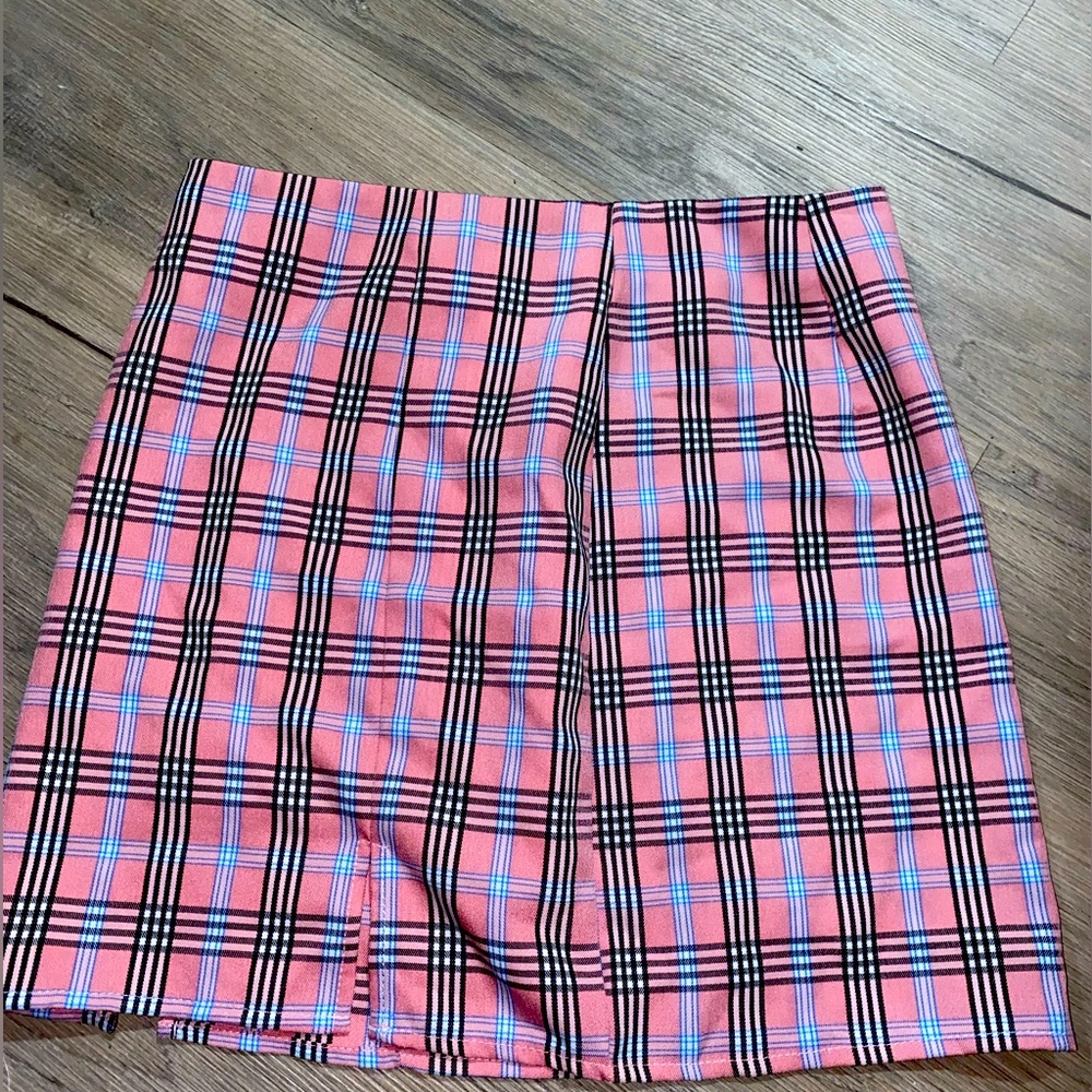 M-slit Tartan skirts for sale! Fast shipping and good customer service